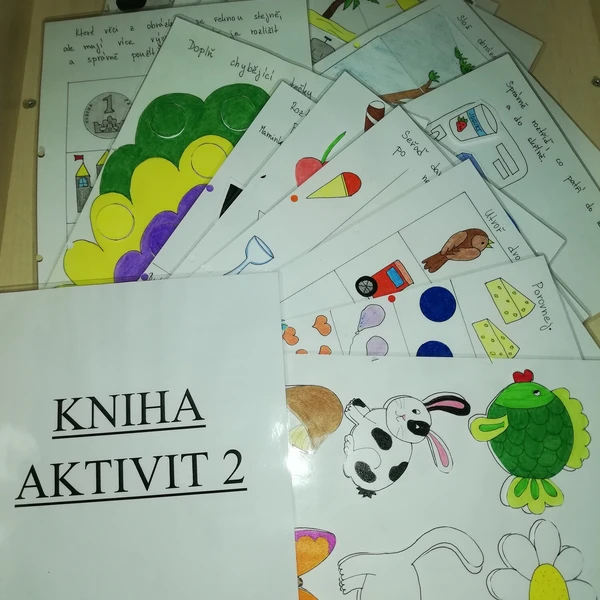 Kniha aktivit 2 - úkoly na suchý zip 1