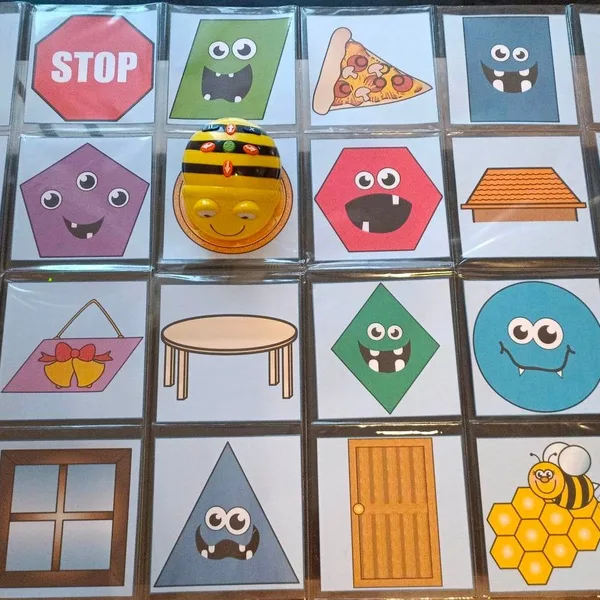 Příšerkové geometrické tvary a náš reálný svět s Bee-Botem 1