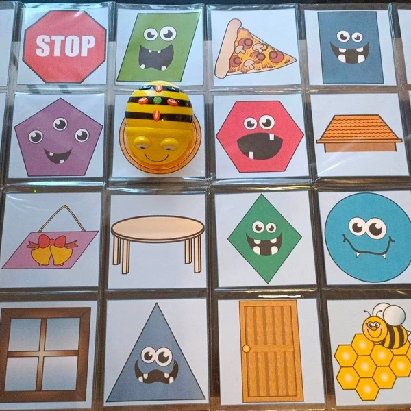 Příšerkové geometrické tvary a náš reálný svět s Bee-Botem