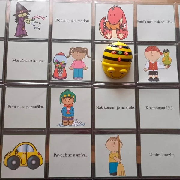 První čtení dvojhlásek s Bee-Botem (písmena: AU, OU + A,E,I,O,U,M,L,S,P,T,J,N,V,Z,D,K,Š,R)